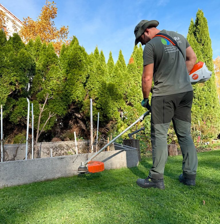 Rasenkantenschnitt mit Motorsense – ReiRa Gartenservice Traunreut